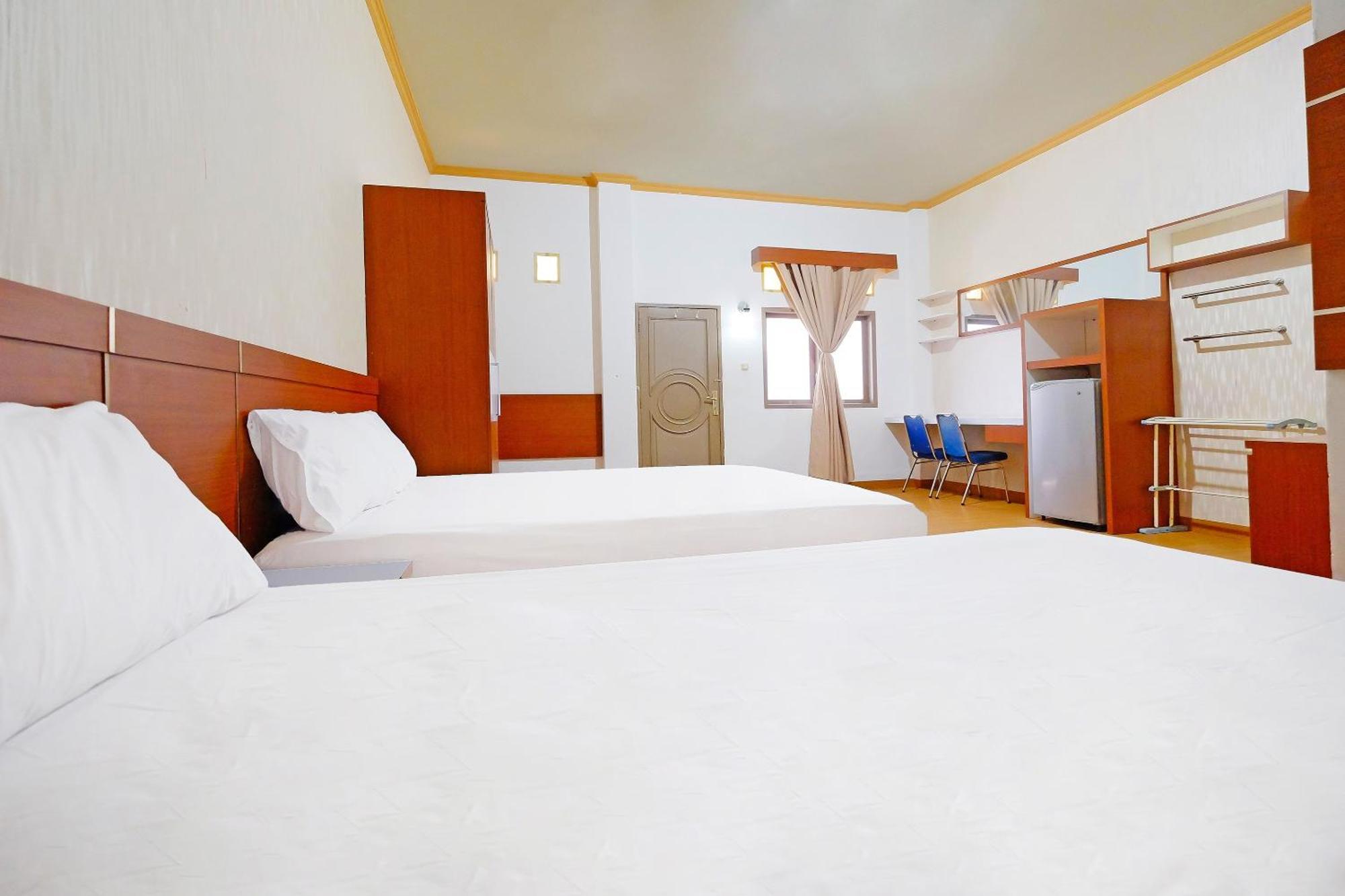 Collection O 91046 Hotel Remaja Indah Masamba Εξωτερικό φωτογραφία
