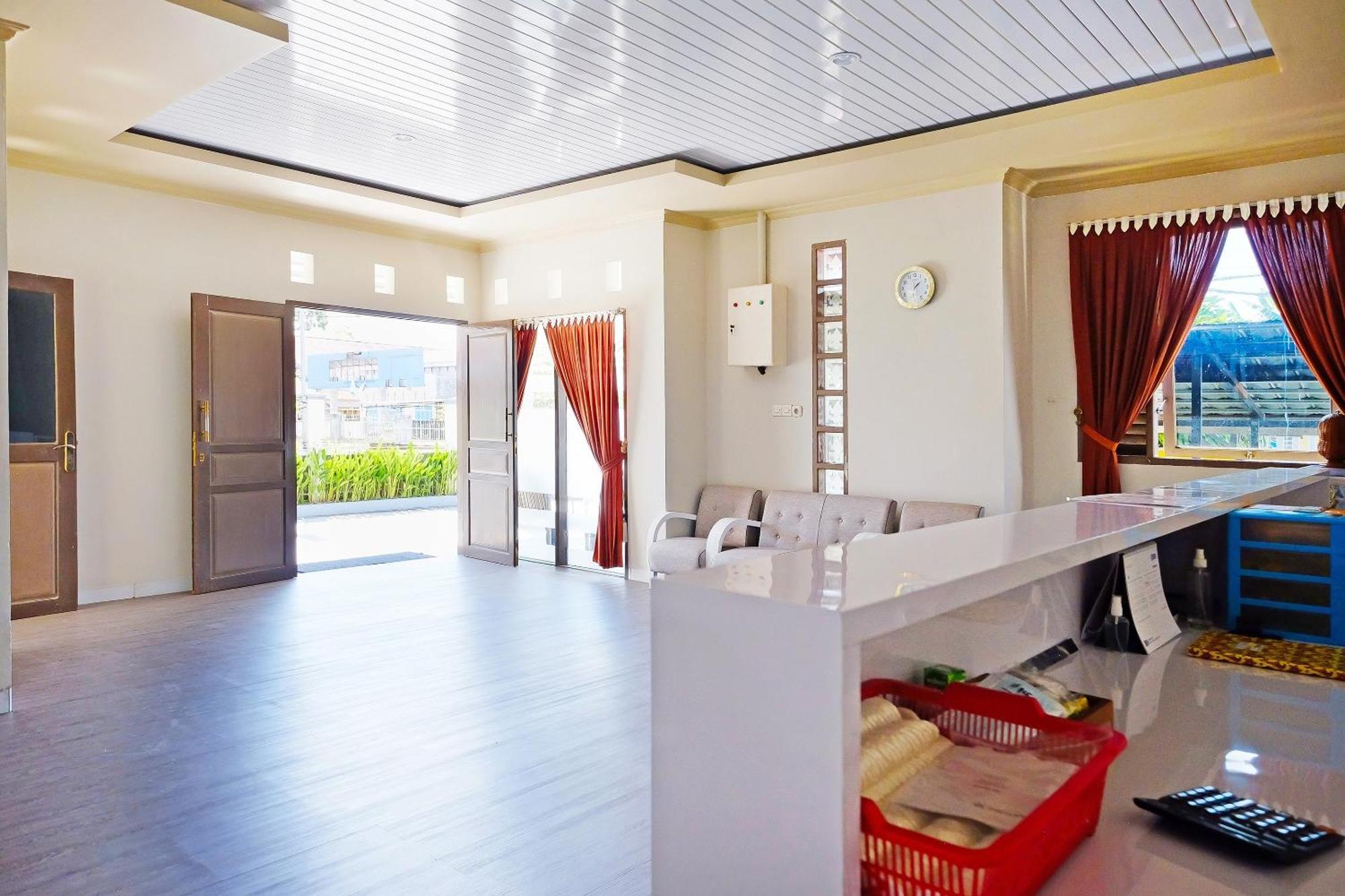 Collection O 91046 Hotel Remaja Indah Masamba Εξωτερικό φωτογραφία