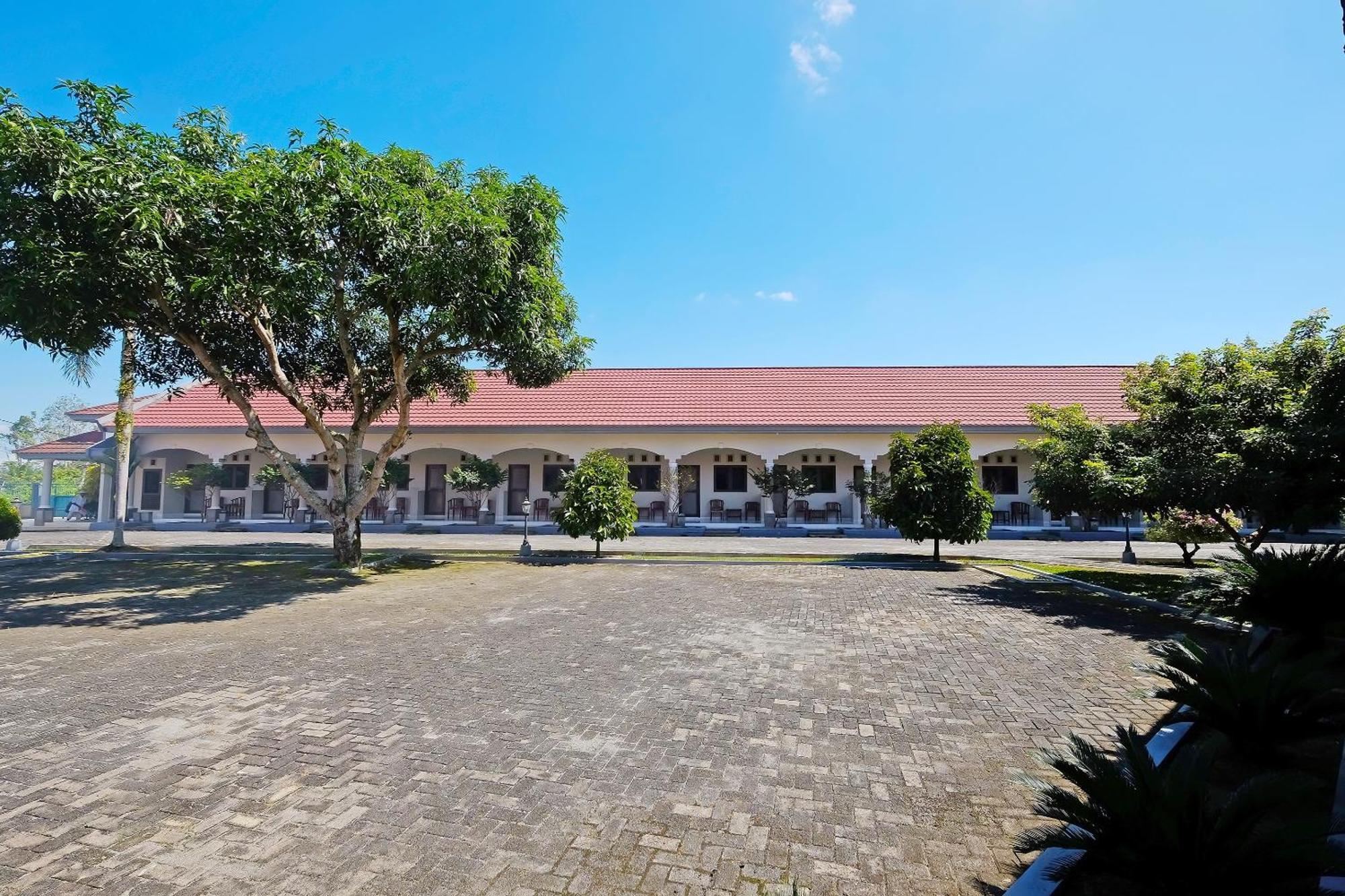 Collection O 91046 Hotel Remaja Indah Masamba Εξωτερικό φωτογραφία